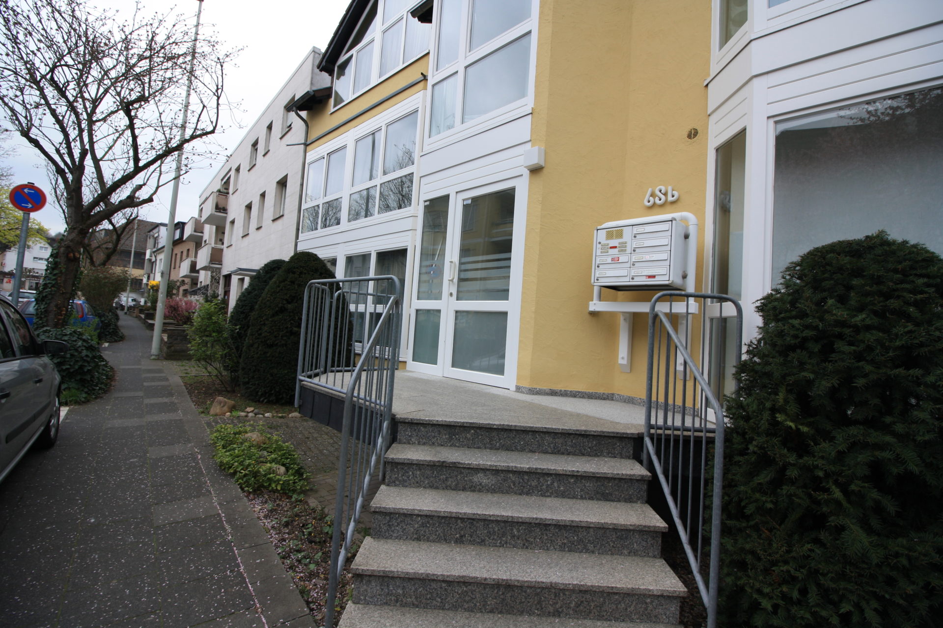 Bonn-Lannesdorf: Praxis-/Büroräume mit Blick auf den Petersberg zu vermieten