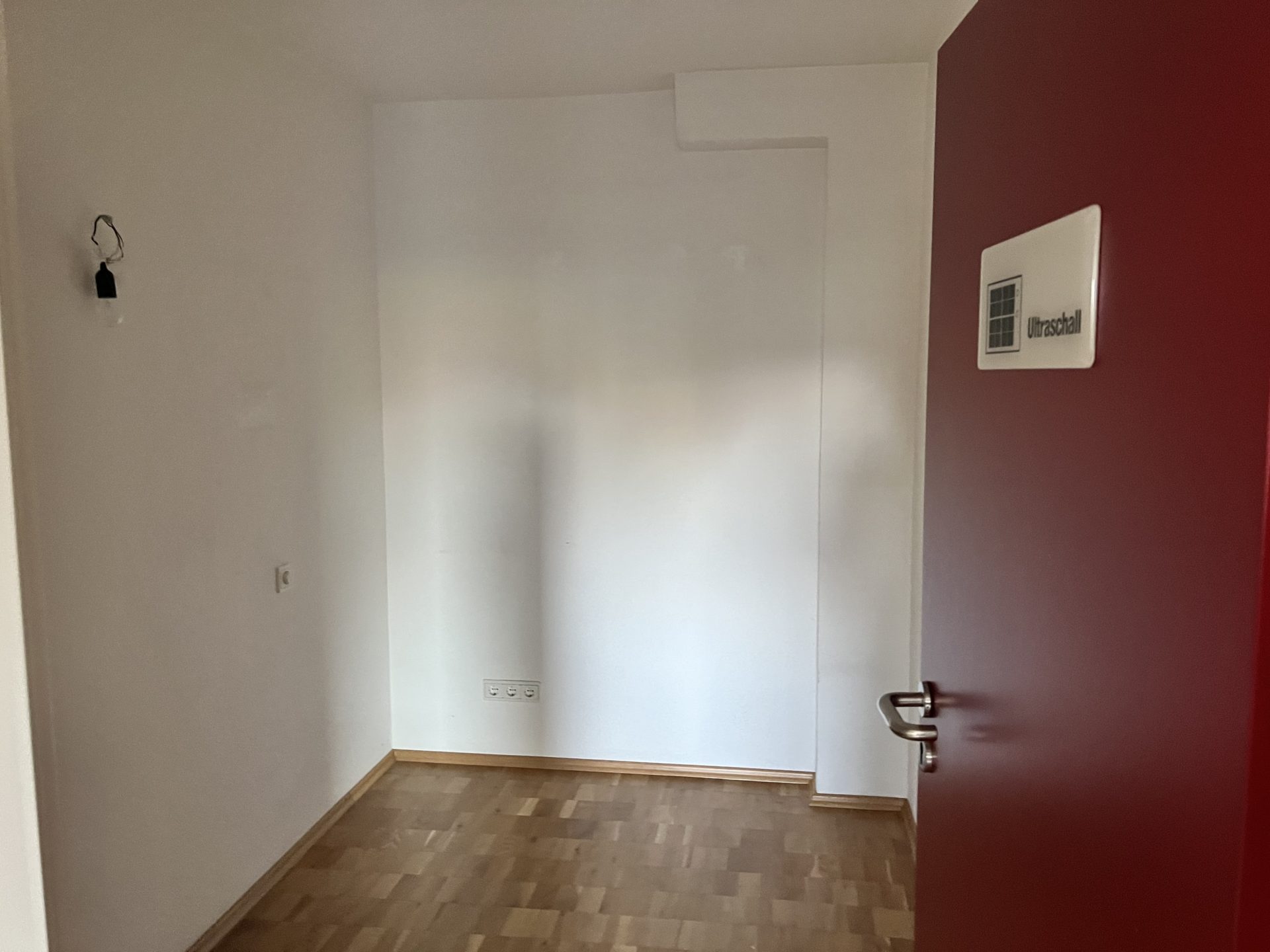 Bonn-Lannesdorf: Praxis-/Büroräume mit Blick auf den Petersberg zu vermieten